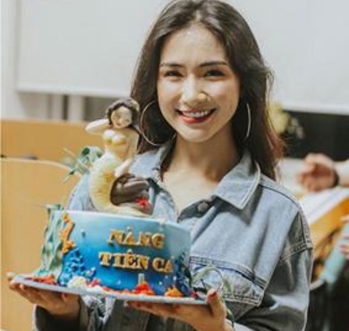 Bánh sinh nhật fan tặng Hòa Minzy