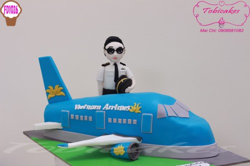 Bánh sinh nhật tạo hình máy bay Vietnam Airlines chắc chắn sẽ khiến bạn và những người thân yêu cảm thấy thích thú. Hãy đến ngay để nhìn thấy thiết kế độc đáo này trên chiếc bánh đầy màu sắc!