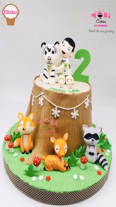 FD1611 - Bánh sinh nhật tạo bé trai ngồi trên gốc cây ôm hổ trắng