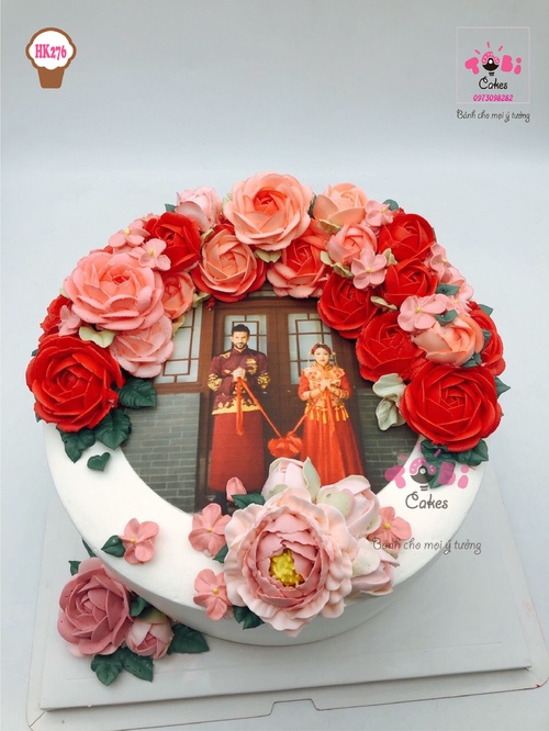 HK276 - Bánh in ảnh cưới trang trí hoa kem bơ tông đỏ